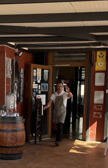 Der Chef ist auch glücklich—Michael ist überall bekannt 