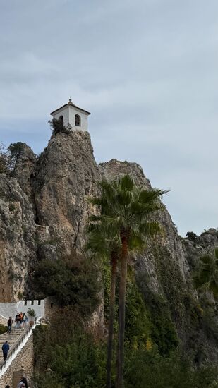 Guadalest liegt in der Region Alicante. Die Burg wurde im 11. Jahrhundert von den Mauren erbaut.