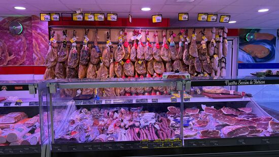 Die Spanier lieben Schinken …und wir auch 
Deshalb kaufen wir hier einiges 