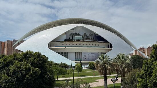 Das Bauwerk wurde am 8.10.2005 eröffnet mit der Aufführung der Oper „Fidelio“ von Beethoven