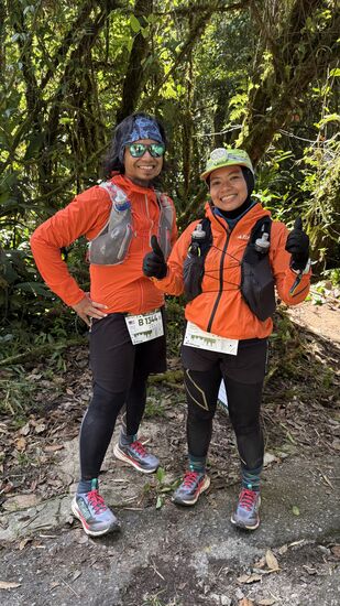 Hier treffen wir 2 der „Cultra“ Läufer—sie laufen tatsächlich 100km und haben dafür 31 Stunden Zeit. Das bedeutet, dass sie auch die Nacht durchlaufen