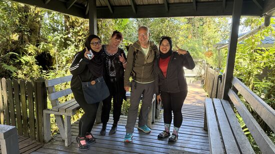 Diese beiden Mädels haben wir schon bei der Teefabrik kennengelernt—wir kommen ins Gespräch und natürlich gibts noch ein Selfie  und die Instagram Niks werden ausgetauscht.