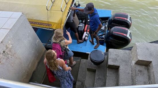 Das ist eine wackelige Angelegenheit mit dem großen Gepäck 