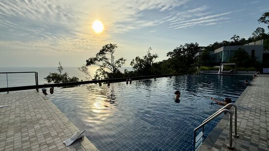 Ich falle ins Bett und schlafe durch bis zum Morgen—Thomas zieht noch los und macht Fotos vom Sonnenuntergang 