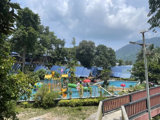 Hier ist das  „Coral view Resort“ mit riesigem Spaßbad für Kids