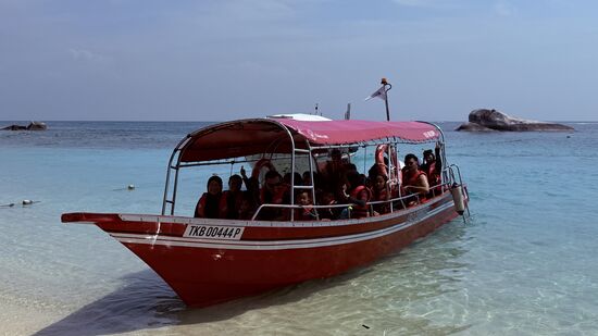 Dann wird sich lachend und winkend von uns verabschiedet 