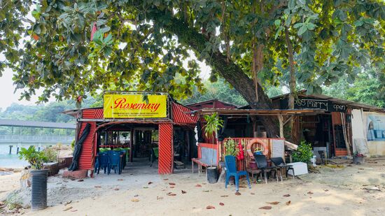 Neben dem „Marriott“ befindet sich das kleine Restaurant „Rosemary“ —laut Google schmeckt das Essen dort sehr gut—werden wir heute Abend mal testen!