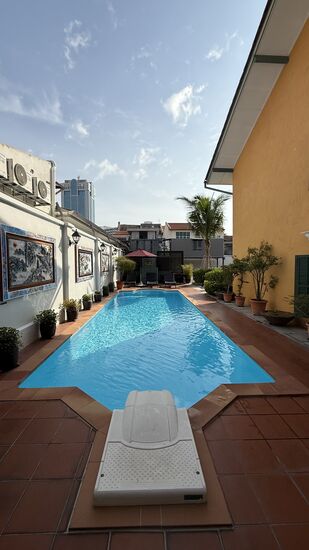 Dafür nutze ich mal ausnahmsweise schon um 7 Uhr den Hotelpool 