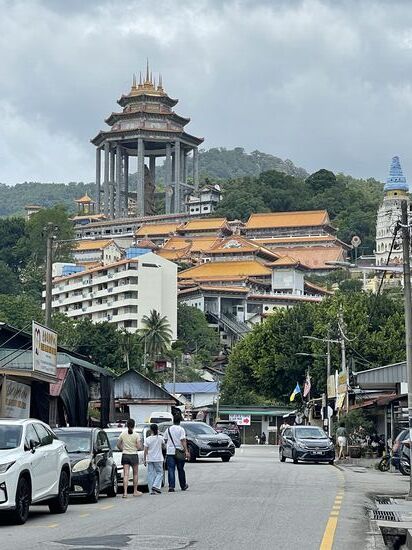 Zum buddhistischen „Kek Lok Si“- Tempel sind es nur 1,5km - die machen wir mal zu Fuß