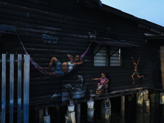 Hier ist Thomas am „Chew Jetty“ - sie wurde Mitte des 19.Jh von chinesischen Einwanderern des Chew-Clans gegründet