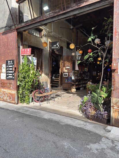 Gemütlich sieht es auf jeden Fall aus - mit den traditionellen Laternen