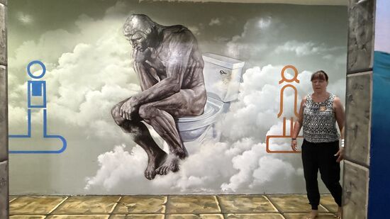 Sogar der Weg zu den Toiletten ist toll gestaltet