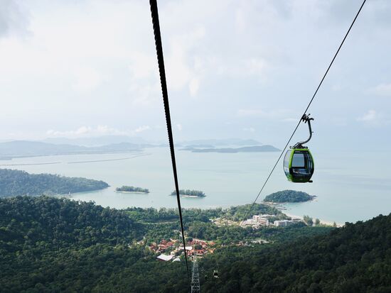 Die Gesamtlänge der Seilbahn beträgt 2,2km
