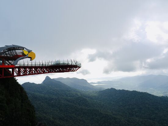 Zuerst fahren wir zur Zwischenstation auf 652 Meter bis zur Sky Bridge und dem Adlernest