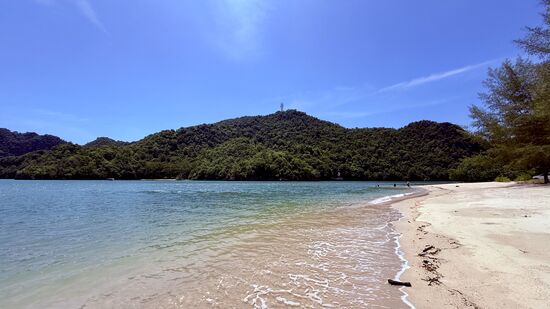 Zum Schluß werden wir noch an einem schönen Strand „ausgeschifft“ - hier haben alle noch die Möglichkeit zu baden