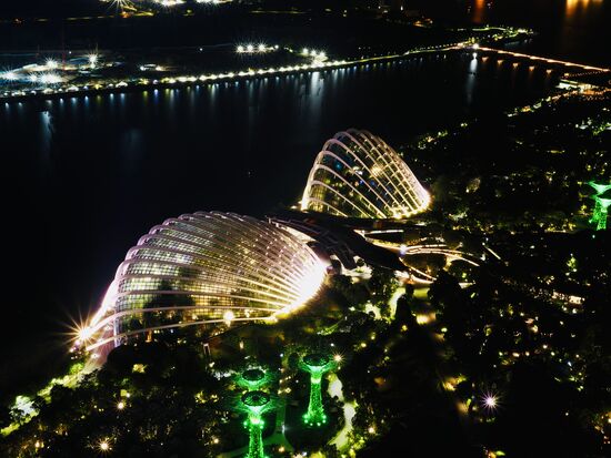 Fazit Nachtfahrt mit dem „Hop on and off“ Bus: für uns nicht empfehlenswert.
Viel Zeit verbracht, mit dem Warten auf die Show, die wir von unserem Hotel viel besser sehen können. Zum Nachtmarkt und zum Barrage könnte man auch laufen oder per Grab.