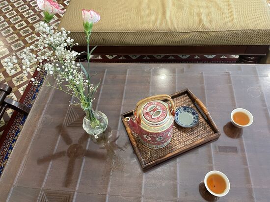 Unser Empfangsgetränk: Jasmintee mit Keksen (die haben es leider nicht mehr aufs Foto geschafft…wir hatten ja schließlich kein Frühstück)