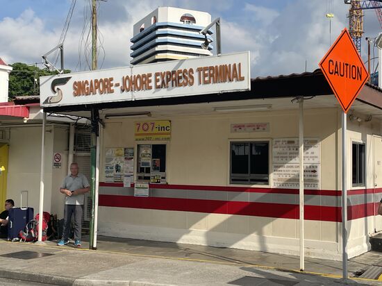 Bis zum Busterminal ist es nur ein knapper Kilometer von unserem Hotel, dem „Intercontnental by IHG“—das haben wir extra so ausgesucht.