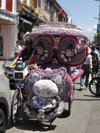 Kitschig ohne Ende und alle mit einem Ghetto-Blatter, der dann mit den Kunden laut tösend durch die Stadt fährt
