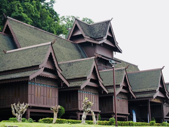 Diese häßlichen Gebäude sind moderne Rekonstruktionen, die das 1954 gegründete Museum über die regionale Geschichte beinhalten