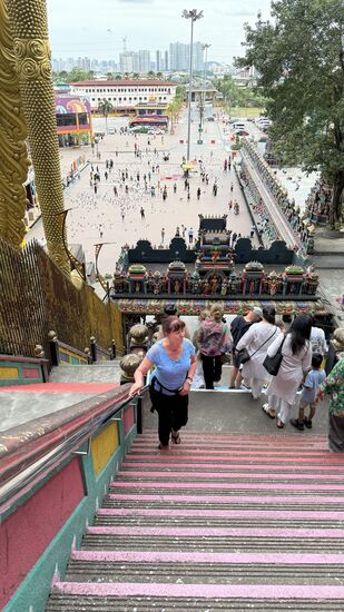 Frisch und voller Tatendrang geht es die 272 Stufen hinauf 