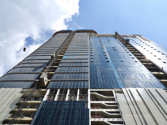 Hier hängt einer links! Nur in den Seilen