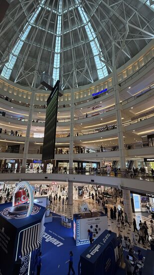 In den Petronas befinden sich die guten Designerläden—für uns eigentlich uninteressant….