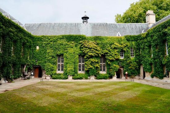 Das „Lincoln College“ -welches bekannt für seine freundliche Gemeinschaft ist und eine garantierte Unterkunft für jedes Studienjahr bietet