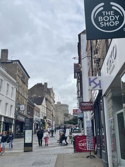 Die belebte Fußgängerzone von Windsor