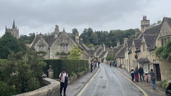 Ein beliebtes Touristenziel, mit malerischen Straßen,  idyllischer Landschaft und charmanter Atmosphäre- leider nieselt es immerzu