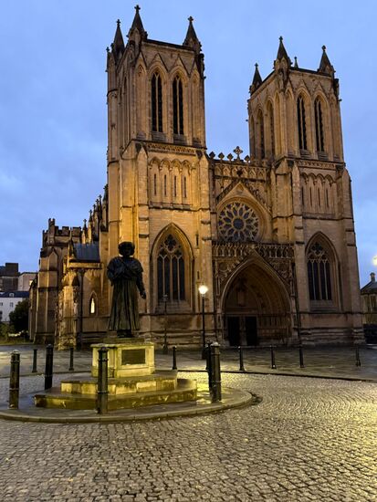 Die Kathedrale von Bristol hat eine Geschichte, die fast neun Jahrhunderte umspannt