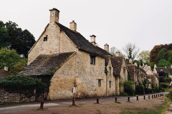 Das Dorf ist sogar auf der Innenseite einiger britischer Reisepässe abgebildet