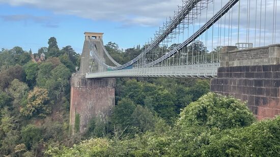 Die haben wir gestern nicht mehr geschafft. Sie wird von Fußgängern und Radfahrern kostenlos befahren, für KFZ wird eine Maut erhoben