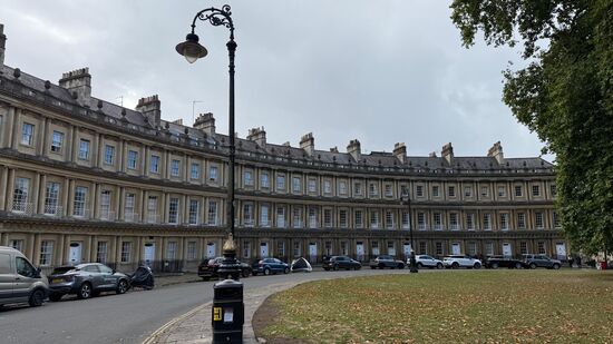 Der Name „Circus“ leitet sich vom lateinischen ab, was Ring, Oval oder Kreis bedeutet und somit auf die kreisförmige Form des Gebäudekomplexes hinweist