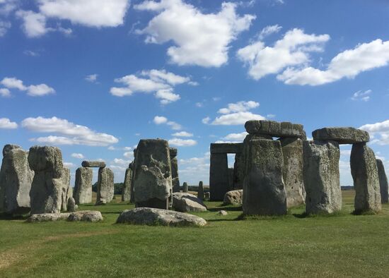 Eigentlich wollten wir noch „Stonehenge“ besuchen, aber es regnet in Strömen, sodass wir nur einen Blick im vorbeifahren erhaschen