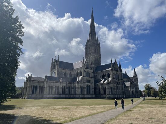 Noch ein Stop in Salisbury—hier gibt es auch wieder eine Kathedrale zu bewundern-bekannt als: „The Cathedral church of St. Mary“
