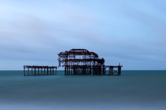 Das West Pier - eine ehemalige Seebrücke die zwischen 1863 und 1866 erbaut wurde
Nach Sturmschäden und 2 Bränden, der letzte war im Jahr 2003 vermutlich durch Brandstiftung-ist der Pier eine Ruine und nicht mehr nutzbar