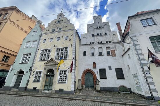 Sie repräsentieren 3 Epochen vom Mittelalter bis zum Barock.
Ursprünglich wurden sie als Gewerbe und Handelshäuser genutzt, heute ist es ein Museum und Büros der Denkmalschutzbehörde