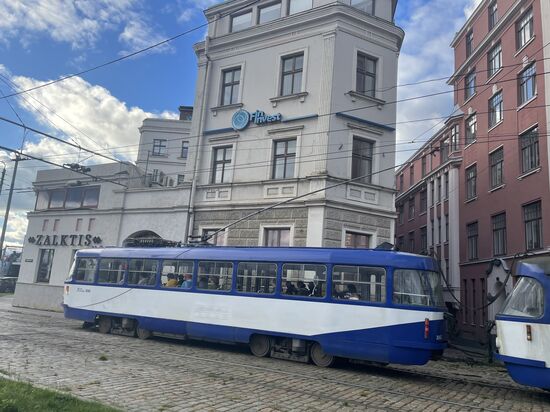 Eine der alten Straßenbahnen in Riga-es gibt 3 Straßenbahnnetze -sie wurden im August 1882 eröffnet-umfasst 6 Linien mit einer Gesamtlänge von 54,7 Kilometern