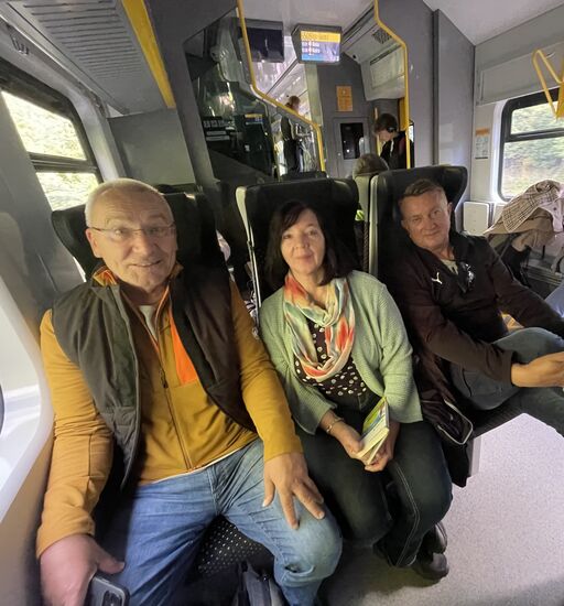 Die Bahn ist pünktlich, sauber und günstig! So macht Bahnfahren Spaß!