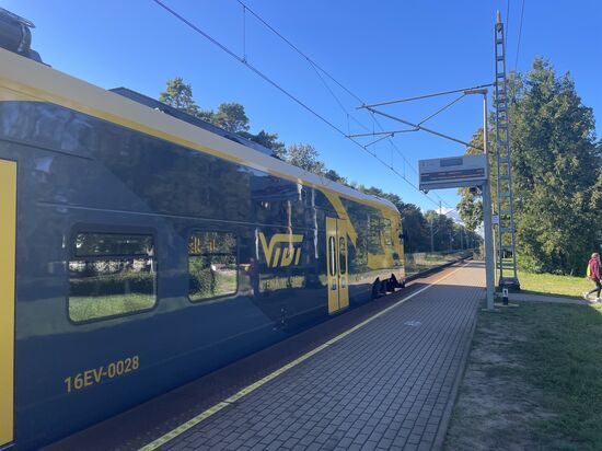 Und wir sind pünktlich am sauberen Bahnhof von Bulduri angekommen