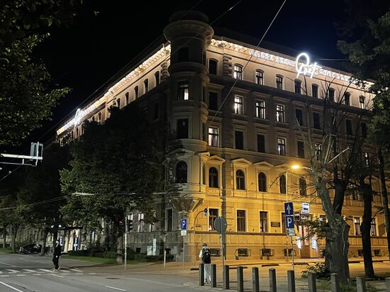 Gestern Abend haben wir noch eine Aufnahme von unserem wunderschönen Hotel gemacht