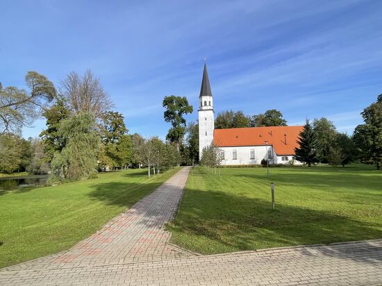 Die Evangelisch-Lutherische Kirche St. Bertulis--wir haben heute wieder ein Traumwetter!!