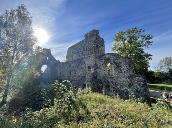 Die Burg wurde 1207 als Verteidigungsfestung erbaut