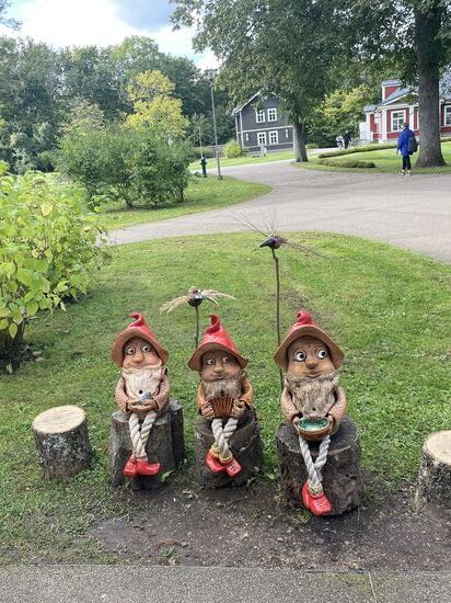 Der Schlosspark ist Herberge von vielen Künstlern, Handwerkern und Designern