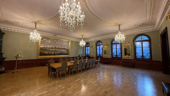 Ein Raum für Bankette, Besprechungen oder Empfänge