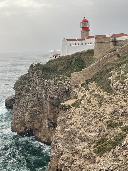 …und den Leuchtturm aus der Ferne betrachten