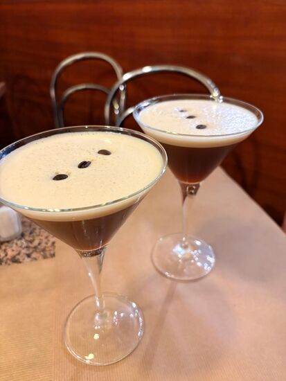 Zurück in Lagos beschließen wir den Abend mit einer schönen Massage und einem Espresso-Cocktail