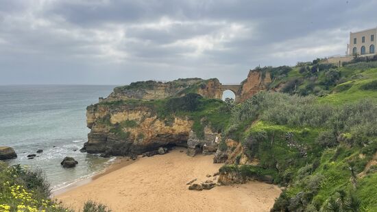 Wir starten gegen 11 Uhr und staunen schon am Anfang über die wunderschöne Küste