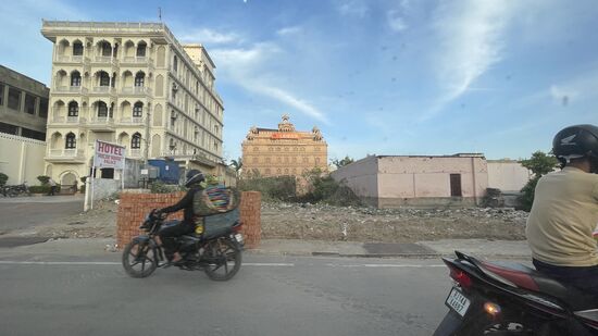 Ankit hat uns hier im Hotel „Lillypool“ eingebucht